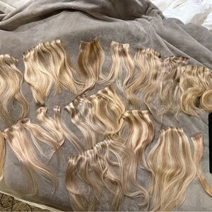 24 pc Various Blonde Hair Extensions